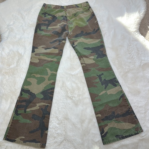 ⚡️Rad & Rare Vintage 90s Distressed Mall Goth Punk Grunge Camo Flare Pants! - Picture 8 of 9